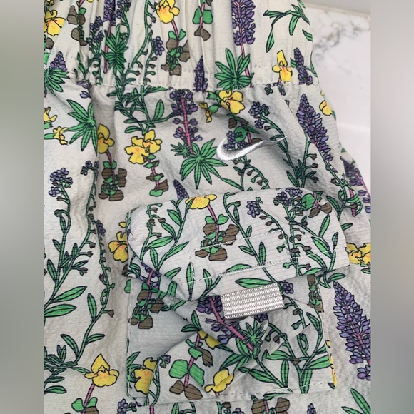 NWOT NIKE ACG Snowgrass Cream Floral Men's Cargo Shorts Size M - Picture 12 of 16